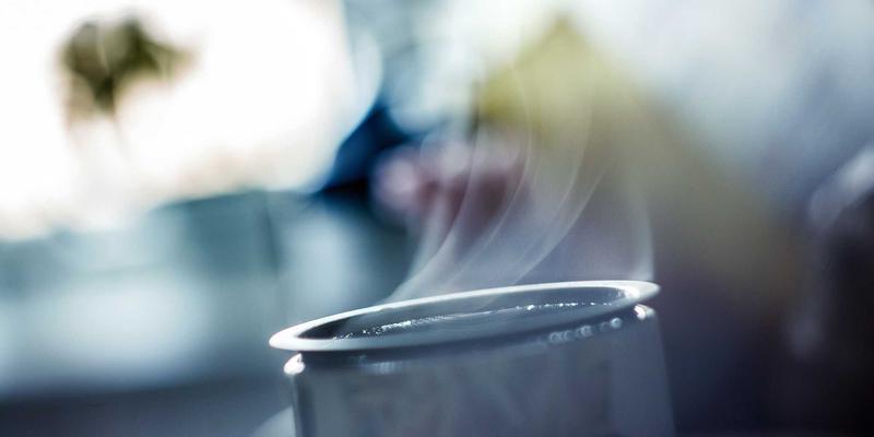 从物质到心灵：公益援助如何通过波西米亚风与心理辅导助力男孩成长进阶