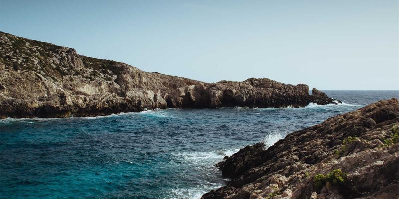 点亮未来之路：青少年支持如何通过公益援助塑造希望