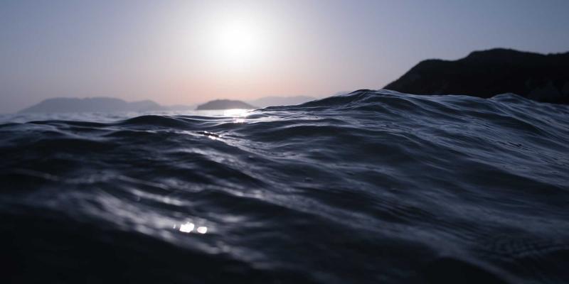 艺术治疗与创意表达：公益援助中为创伤青少年点亮心灵之光